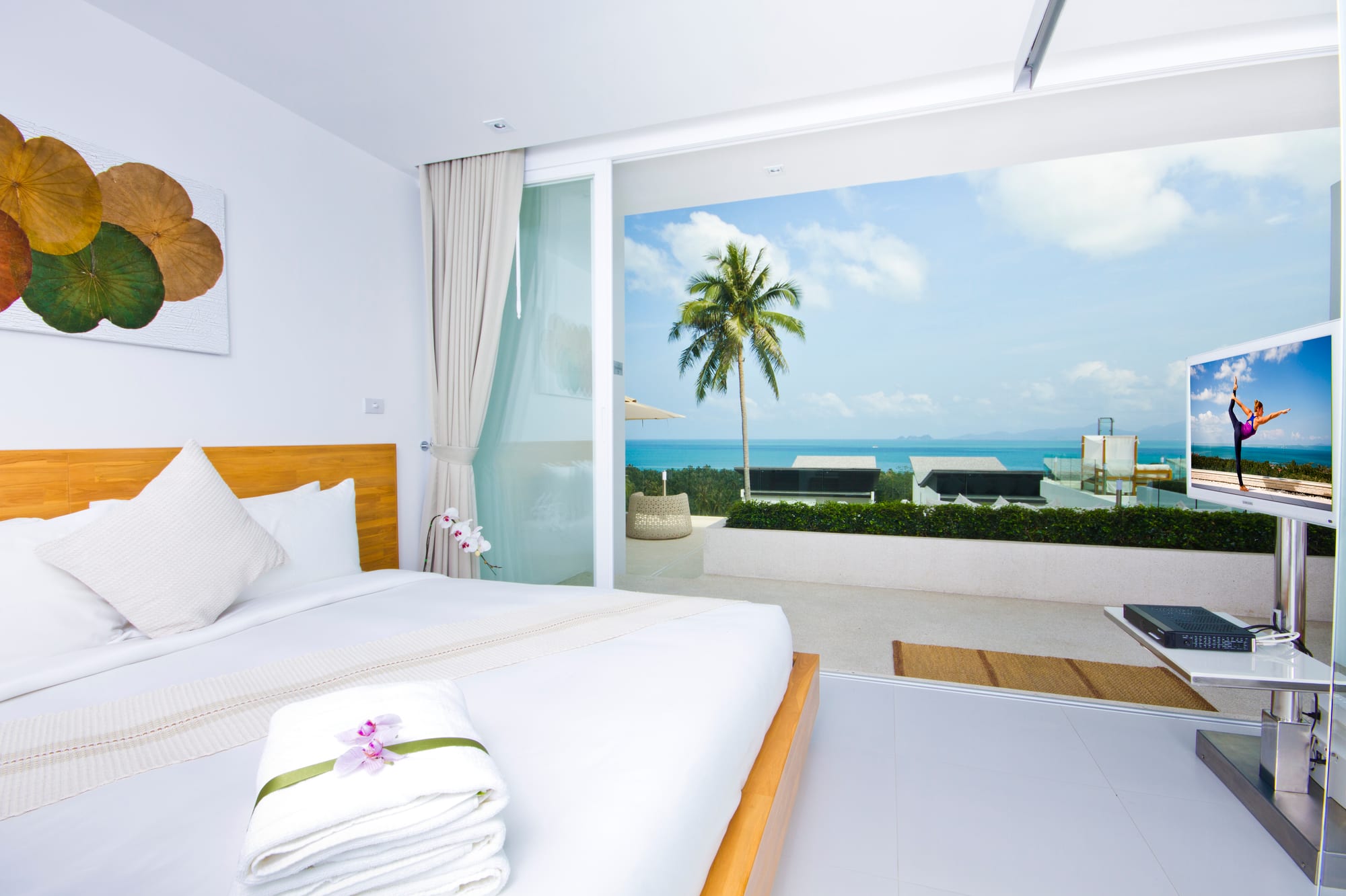 Sea view suite with the bed facing the sea