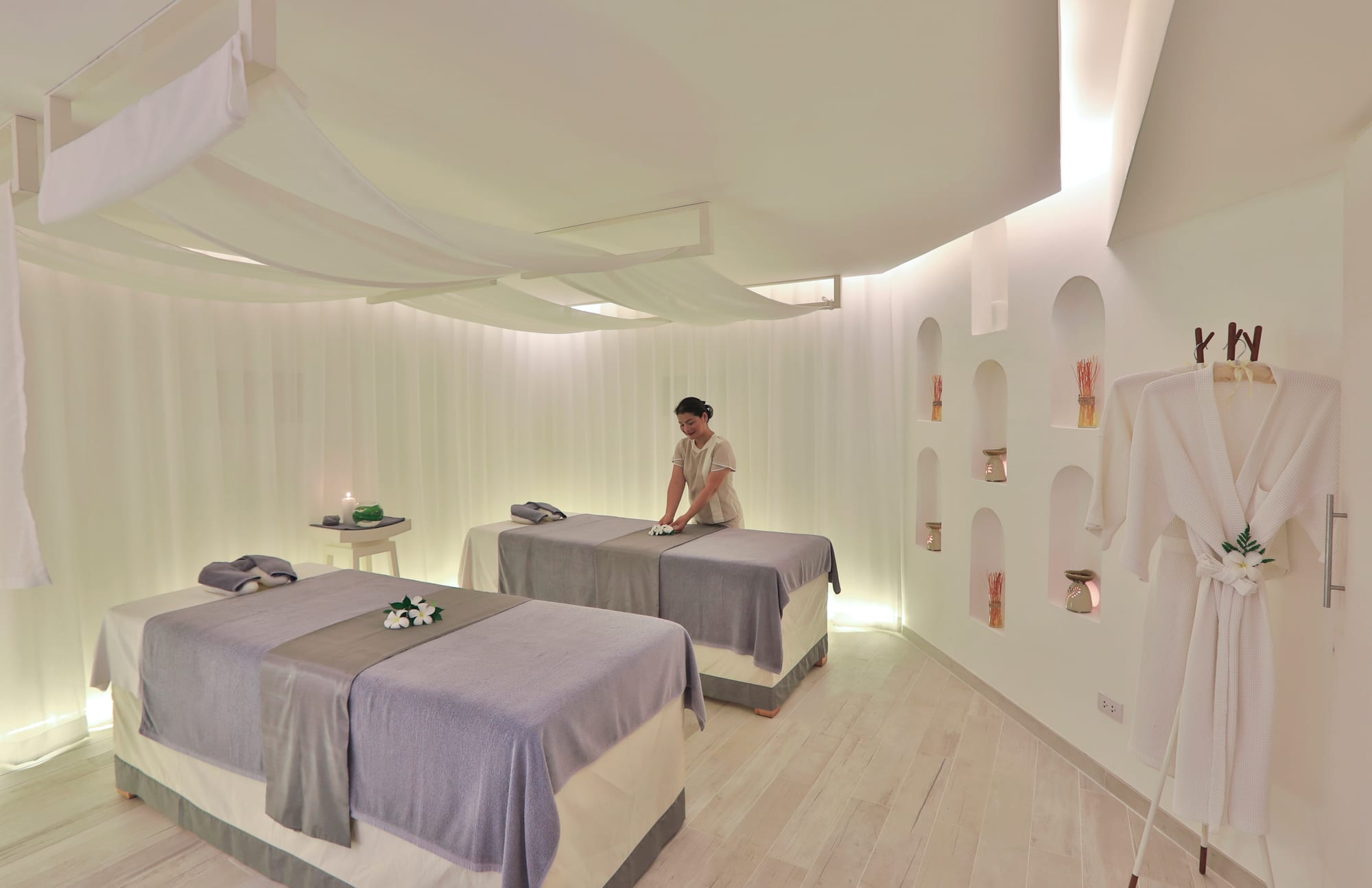 Twin treatment beds at Panu Spa